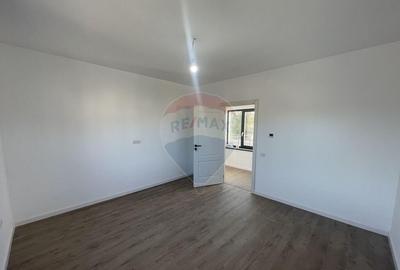 Casa / Vila cu 4 camere de vanzare in zona Nord - 1