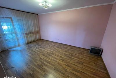 Apartament cu 4 camere decomandat în Micro 16