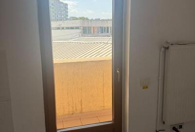 Spațiu comercial, de 90 mp, în Titan