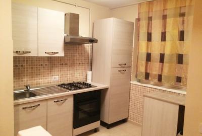 Apartament cu 3 camere semidecomandat în Crângași