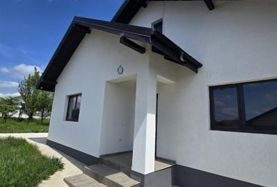 Casa 110mp 3 camere 2 bai, predare imediata Dumesti - 1