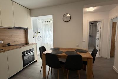 Apartament cu 3 camere decomandat în Cornișa