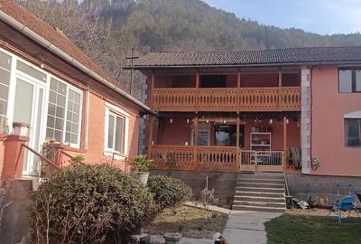 Casă cu Teren 2000 Mp în Nicula - 3