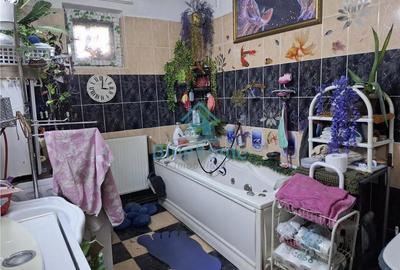 Casă cu 5 camere în 1 Mai - 6