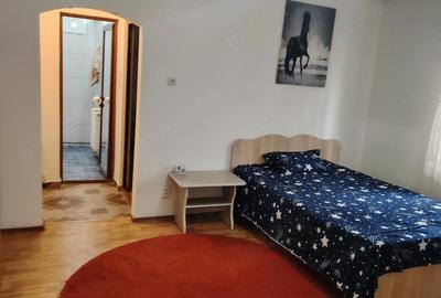 Apartament cu 2 camere semidecomandat în Micro 6 - 9