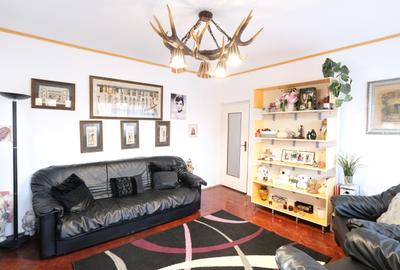 Casă individuală cu 8 camere cu Canalizare în Central - 2