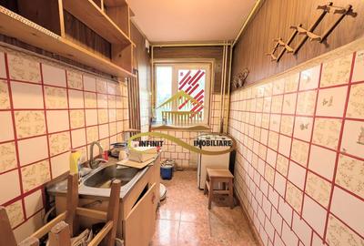 Vand apartament 3 camere, etaj 2, str. Panselelor - 8