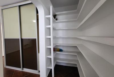 P-ta Victoriei-Ap. 2 cam, mob/util, excelent pt. investitie - 4