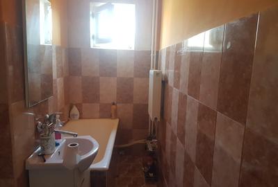 Apartament doua camere, nedecomandat, etaj trei, CT, termopan, balcon, geam baie - 13