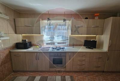 Casa / Vila cu 4 camere de vanzare in Valu lui Traian - 2