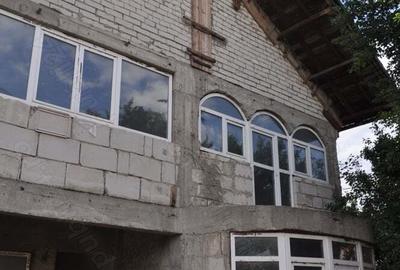 Casa de vanzare in Golesti, parter si etaj , 220 mp construiti , teren 916mp, la rosu - 8