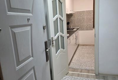 Apartament cu 3 camere semidecomandat în 1 Mai - 2