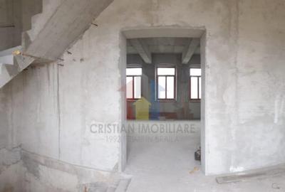 Casă cu 10 camere cu Teren 466 Mp în Central - 9
