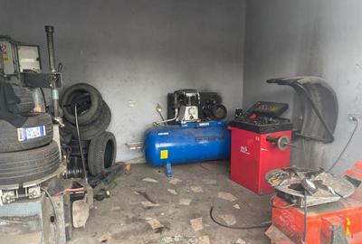 Spalatorie auto, spatii comerciale, b-dul N. Romanescu - 3