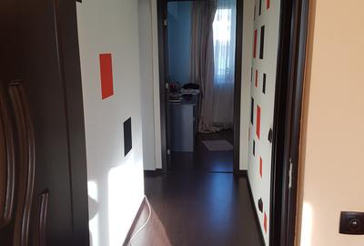 3 camere semidecomndat mobilat, utilat, rond Bucur Obor, situat pe spate, metrou - 4