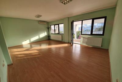Spațiu comercial, de 35 mp, în Central - 4