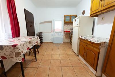 Casa individuala cocheta, 1 dormitor, renovata, Str. Lunga - Central Casa individuala cocheta, 1 dormitor, renovata, Str. Lunga - Central - 4