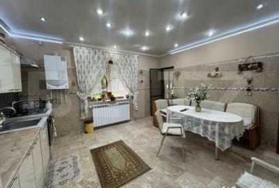 Casă cu 9 camere cu Teren 303 Mp în Central - 8