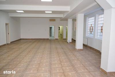 Spațiu comercial, de 327 mp, în Central - 2