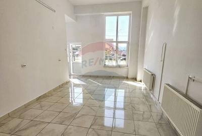 Spa?iu comercial de 40mp de inchiriat in zona 1 Mai - 3