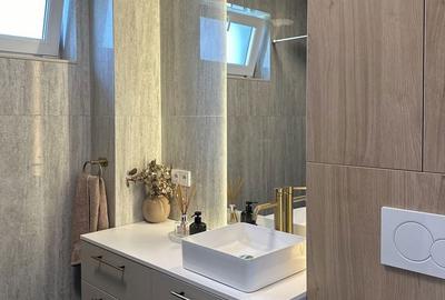 Casă cu 4 camere în Dezmir