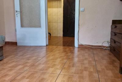 Garsoniera 21 mp - zona CET - 35.000 euro negociabil (Cod E8) - 2