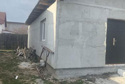 Casă cu 4 camere în Coșoveni