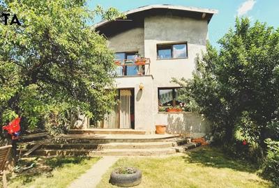 Casă cu 5 camere cu Teren 733 Mp în Luna - 4