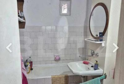 Apartament cu 3 camere semidecomandat, mobilat în Micro 16 - 1