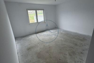 Casă cu 5 camere cu Teren 1500 Mp în Industrială - 4