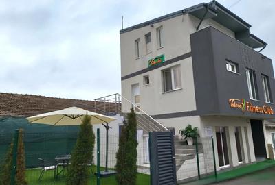 Vand spa?iu comercial la parter ?i apartamente etajul unu si doi - 10