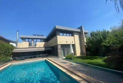 Casă individuală cu 7 camere în Tunari