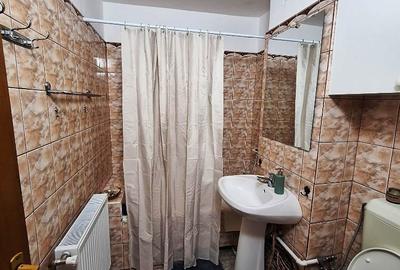 Apartament cu 2 camere decomandat, mobilat în Tractorul - 2