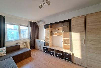 Apartament cu 2 camere decomandat în Podul de Fier