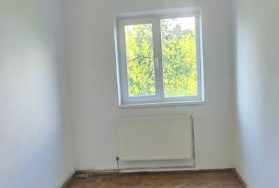 Apartament cu 4 camere semidecomandat în Aleea Trandafirilor - 15
