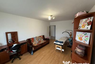 Apartament cu 3 camere decomandat, mobilat în Republicii