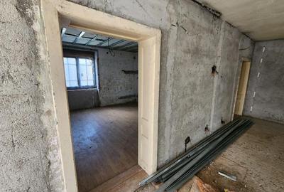 Casă cu Teren 1490 Mp în Central - 3