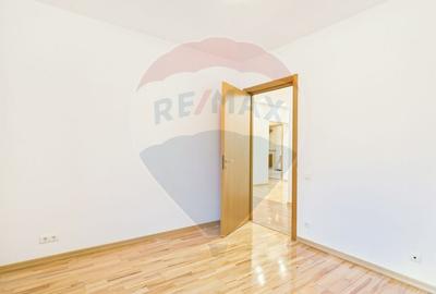 Casă cu 6 camere cu Piscina în Băneasa - 9