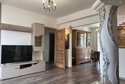 Apartament cu 3 camere semidecomandat în Universitate - 1