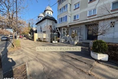 Spațiu comercial, de 65 mp, în Democrației - 17