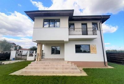 Casă individuală cu 4 camere în Crevedia