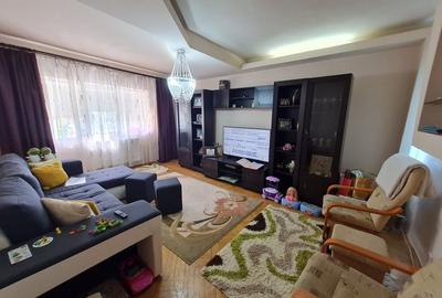 Apartament cu 3 camere decomandat în Olimpia-Stadion
