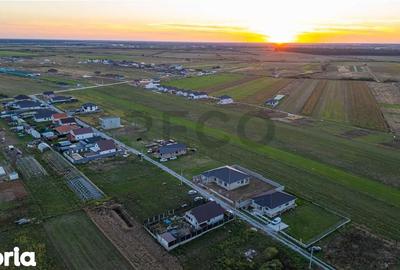 Teren de 511 mp, în Sânmartin - 4