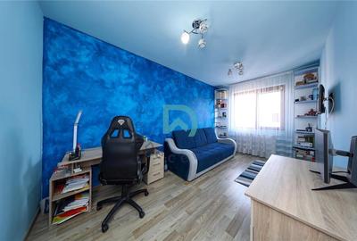 Apartament cu 3 camere decomandat în Tractorul - 3