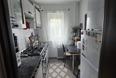 DE VANZARE-APARTAMENT 2 CAMERE-DACIA ZIMBRU - 2