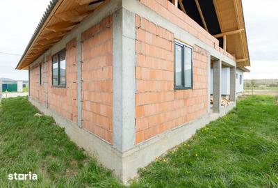 Casă cu 3 camere cu Teren 300 Mp în Sânmartin