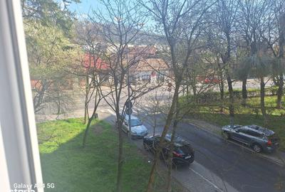 Apartament cu 2 camere decomandat în Tudor