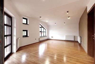 Casă individuală cu 6 camere cu Canalizare în Noua - 1