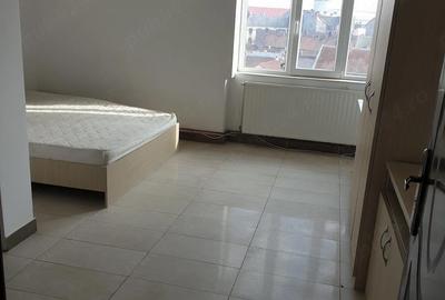Apartament cu 6 camere decomandat în Central - 1