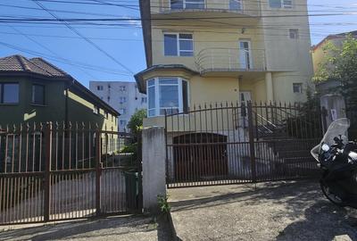 Casă individuală cu 9 camere cu Canalizare în Gruia - 2